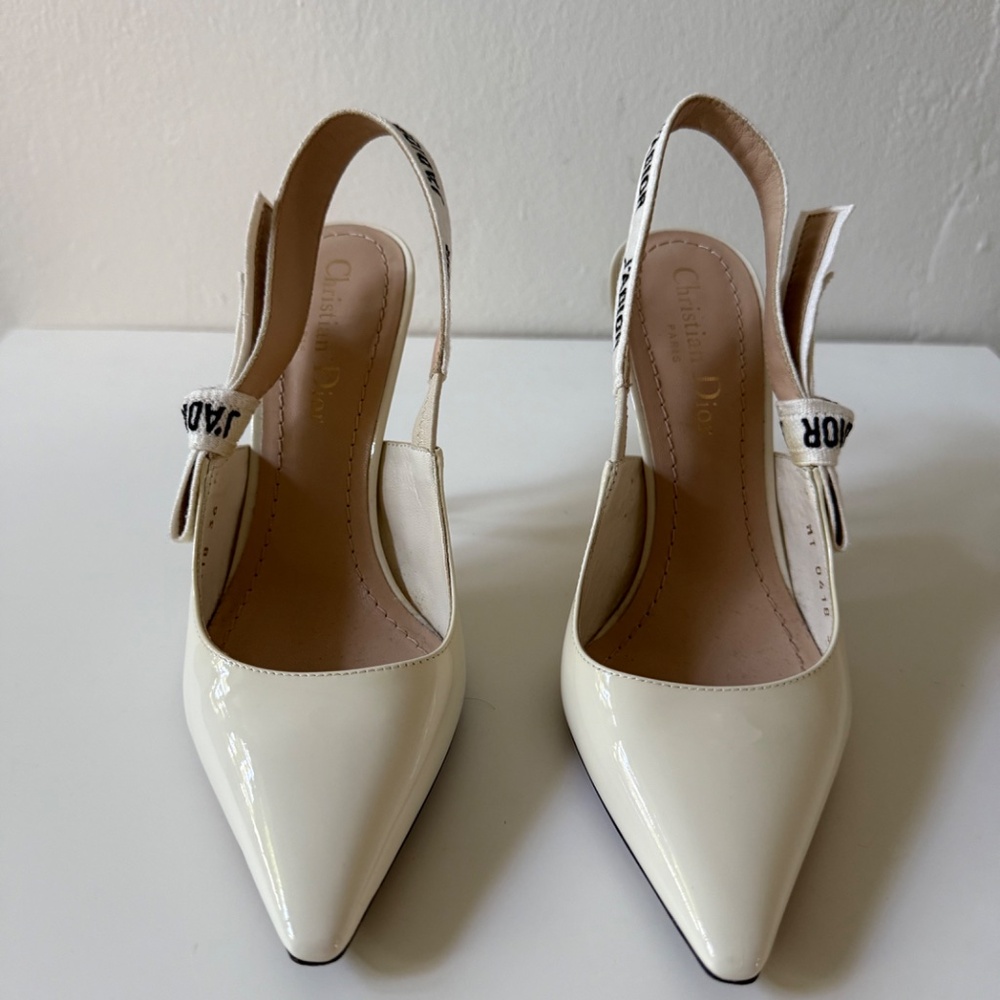 CHRISTIAN DIOR PATENT LEATHER BOOW ACCENT SLINGBACK PUMPS SIZE 36
